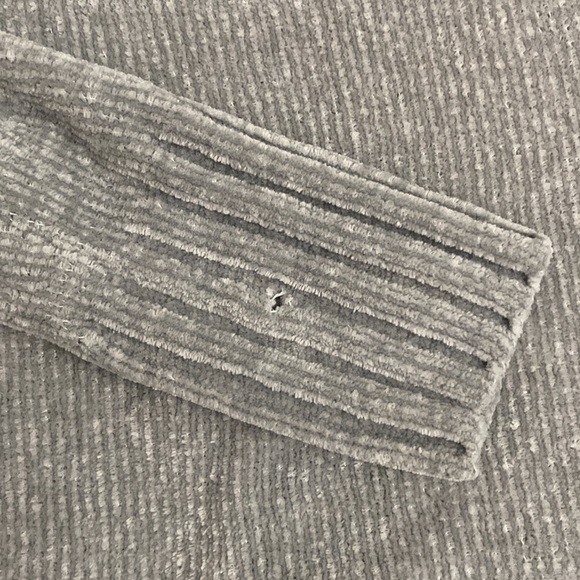 Hollister Sweater - Picture 3 of 3